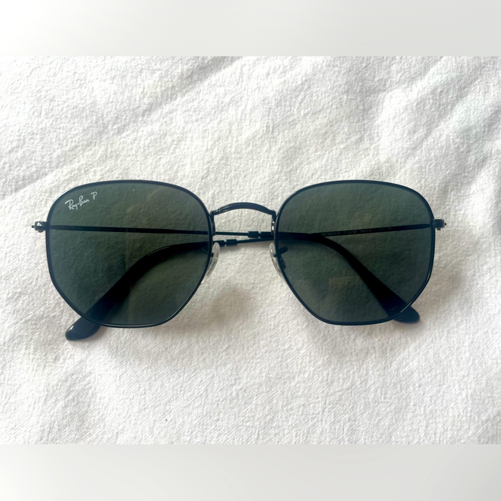 Ray-Ban Hexagonal Flat Lenses - Black Frame